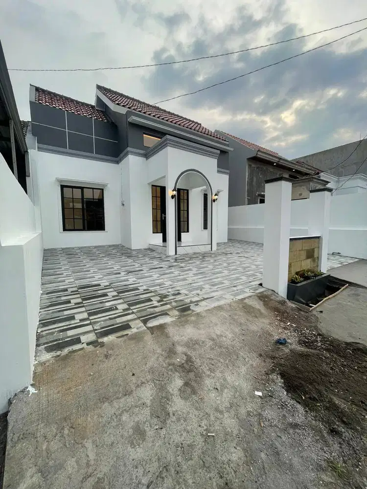 Rumah Mewah kamar tidur 3 di tlogomulyo semarang