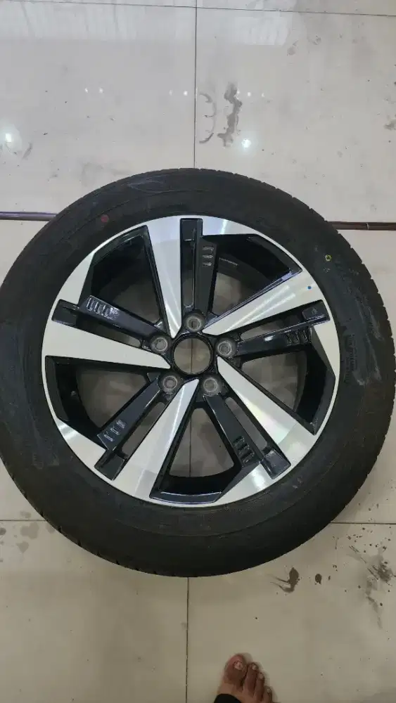 Ban dan velg toyota rush gr sport kondisi baru 100% gerss asli toyota