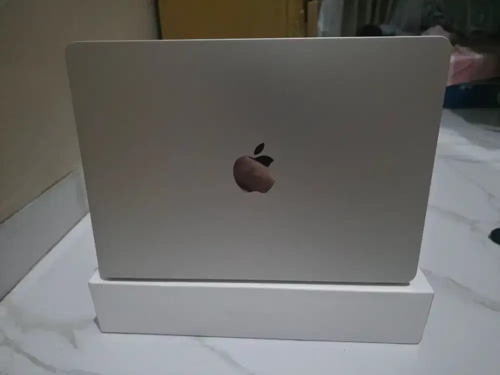 Di Jual BU Macbook Air M2 Silver 8 / 256 GB mulus like New Fullset