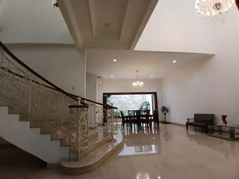 Rumah Bagus & Mewah 2 lantai lingkungan Prestige Kebayoran Lama  di Jakarta Selatan