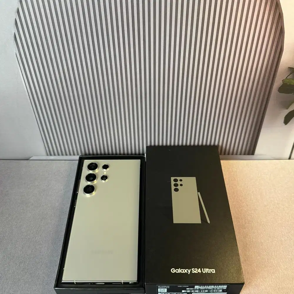 Samsung S24 Ultra 12/256gb Resmi Indonesia