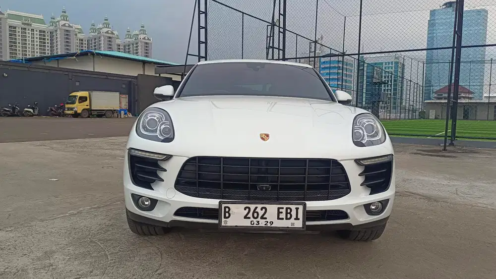 Porsche Macan 2.0L AT 2018