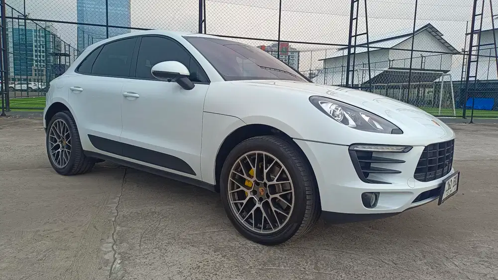 Porsche Macan 2.0L AT 2018