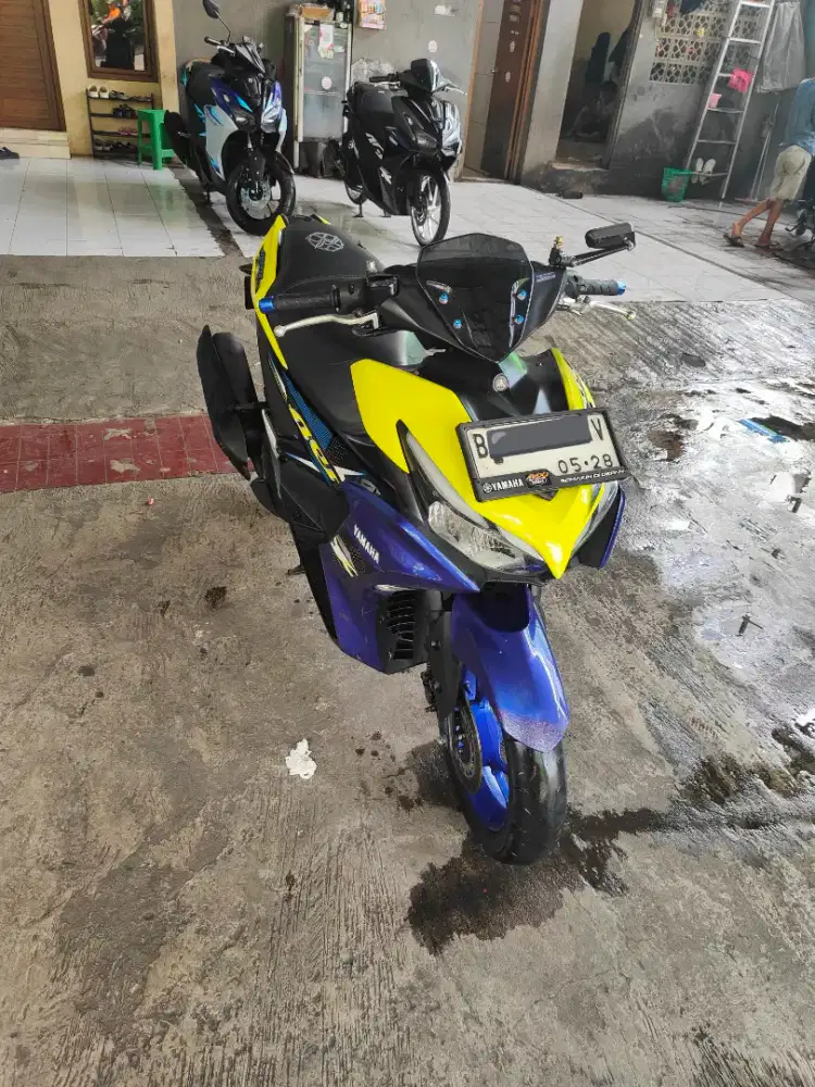 Jual motor Yamaha all new aerox connected 2023 kuning - biru LE