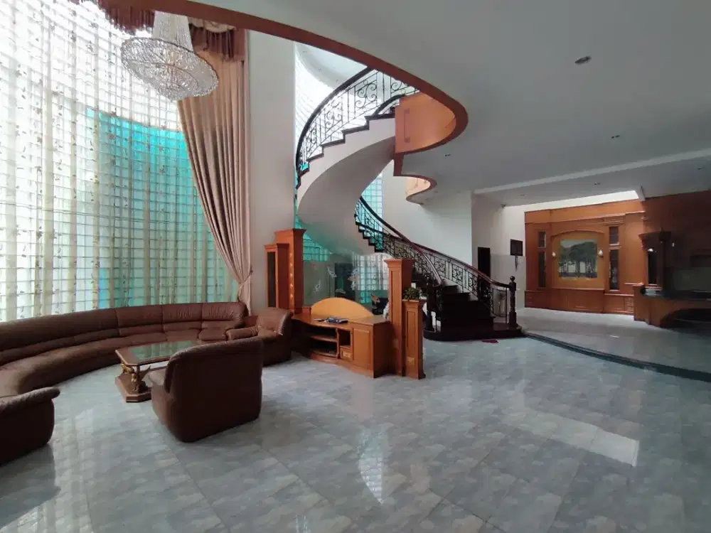 Dijual Villa Komplek Taman Polonia V