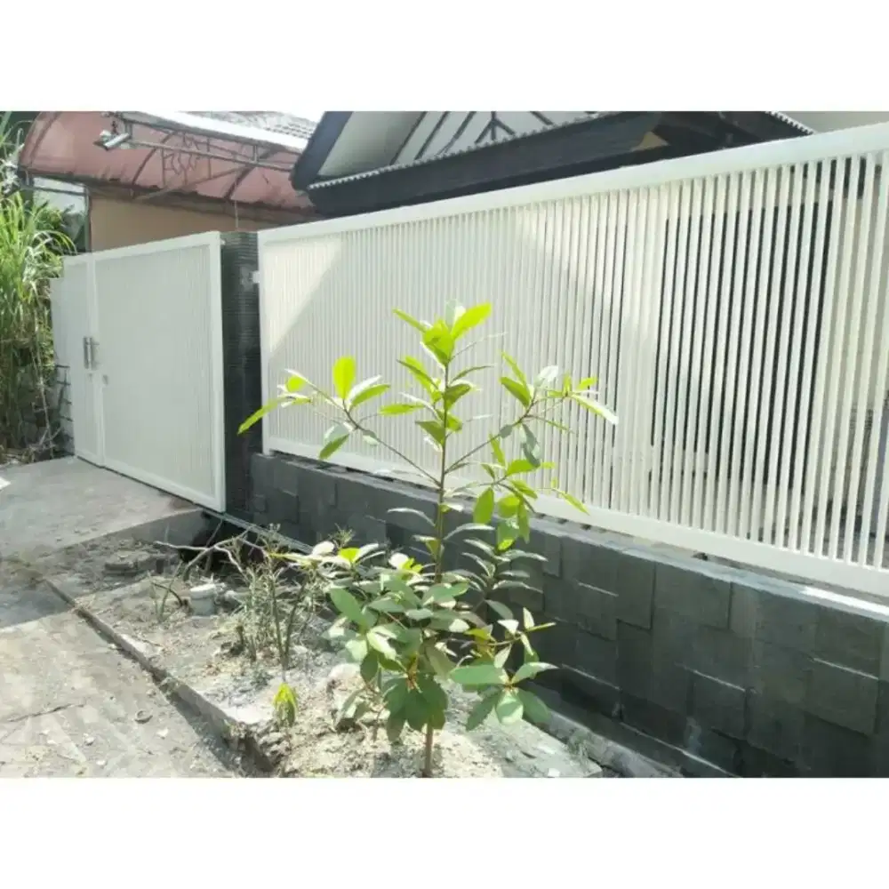 Pagar minimalis jeruji rapat