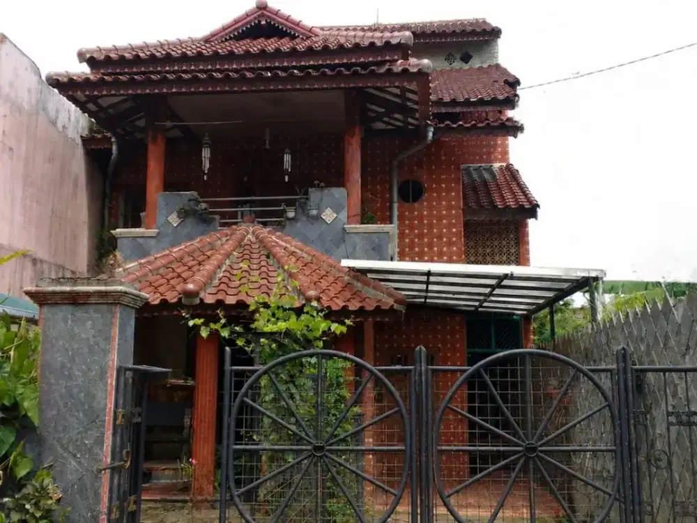 GEDE dan MURAH Rumah di Permana dekat Alun-alun dan Pemkot Cimahi Dijual full furnished 3 lantai