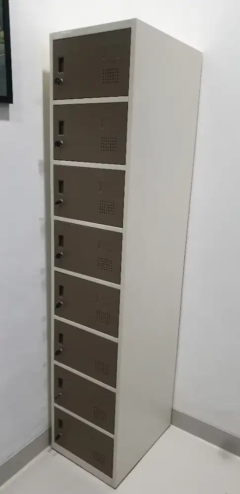 Lemari Besi / Locker 8 pintu