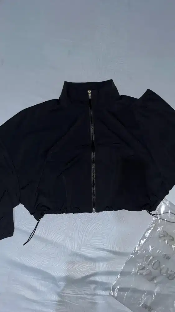 Prelov jaket olahraga crop uv