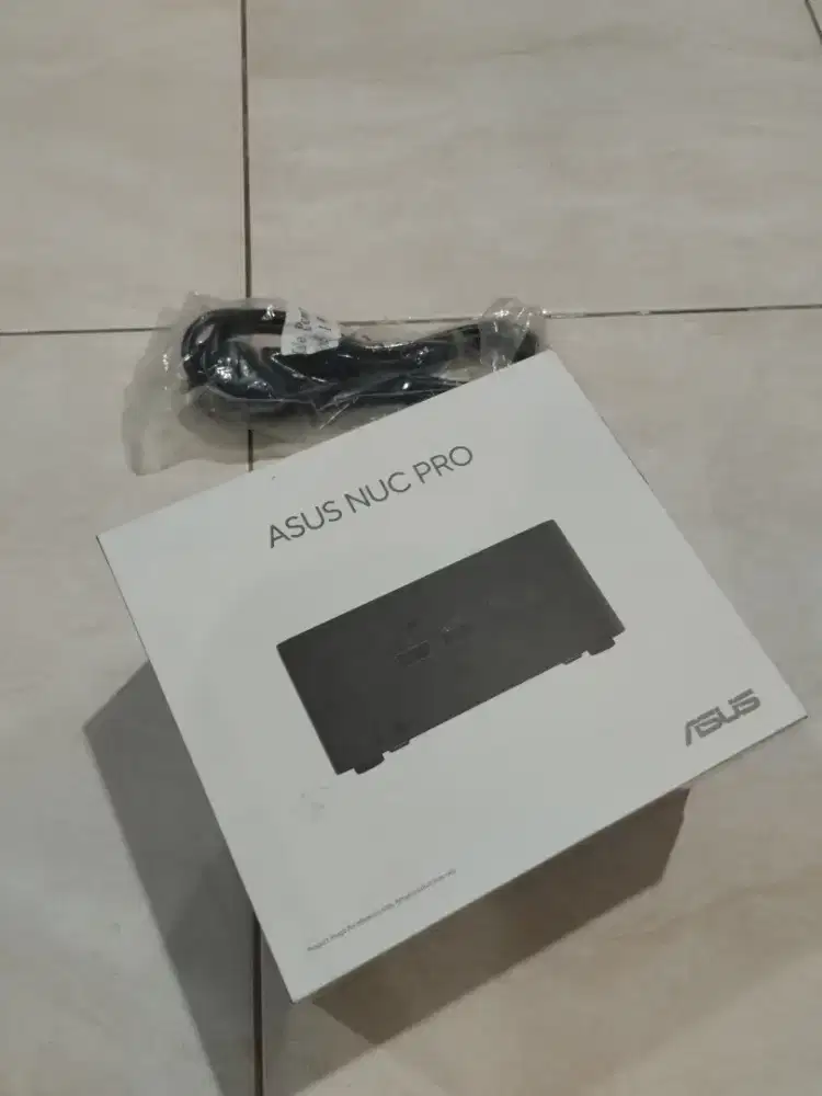 ASUS Mini PC NUC 12WSHi5