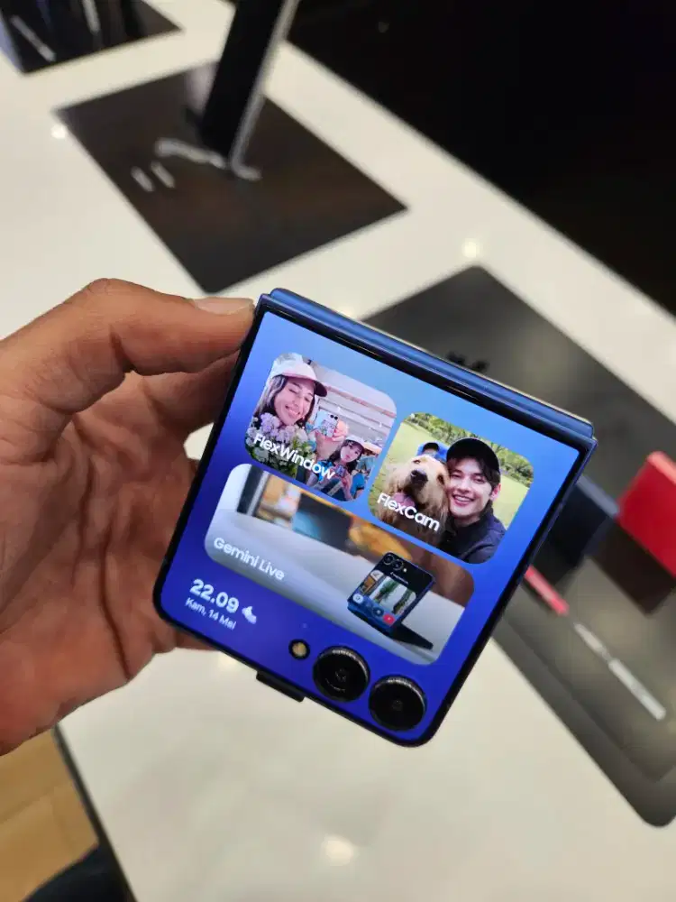 SAMSUNG Z FLIP 7 BONUS SPEAKER PREMIUM SENILAI 1 JUTA