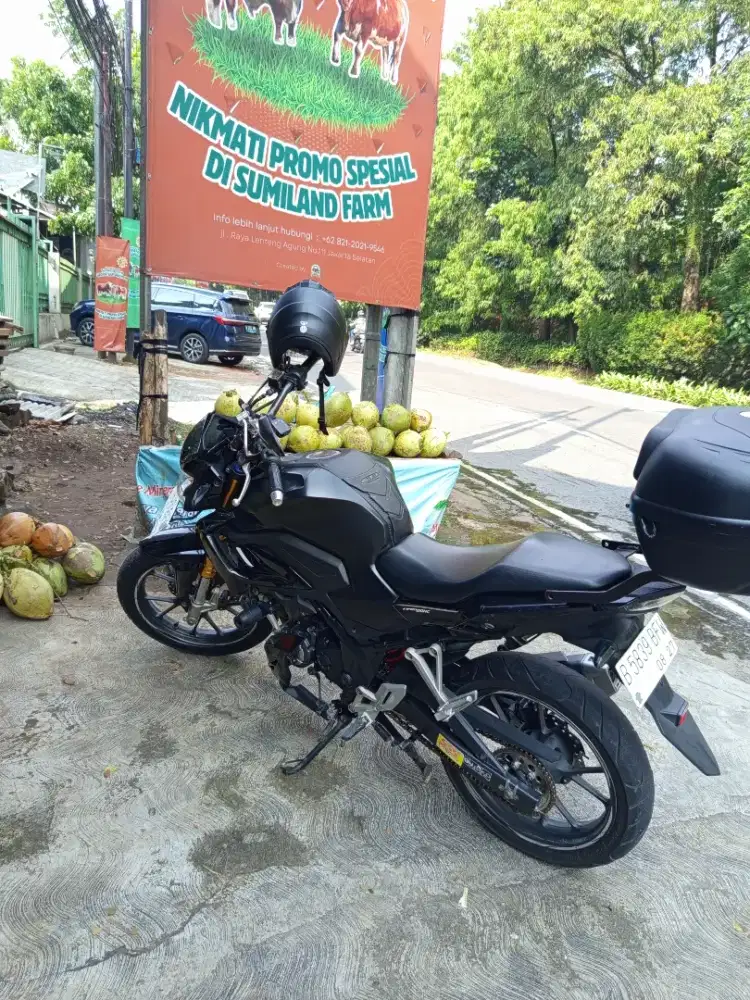 Cb 150 R THN 2022 , black ,macho, gagah siap pakai