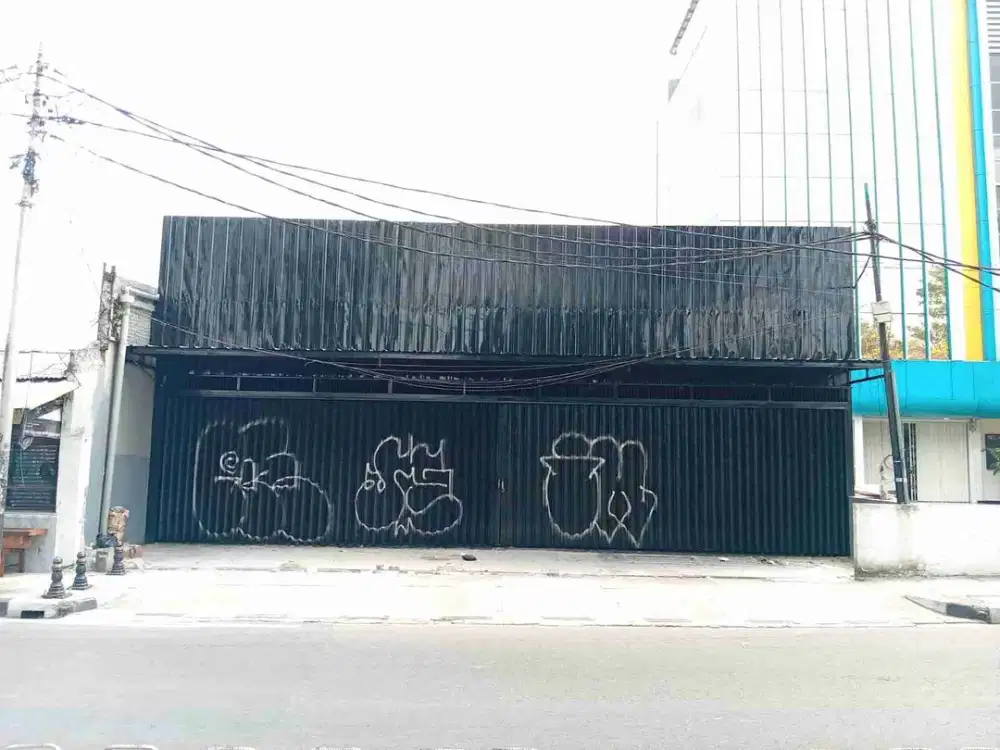 DISEWAKAN BANGUNAN KOMERSIAL DI JALAN RAYA KELAPA DUA KEBON JERUK