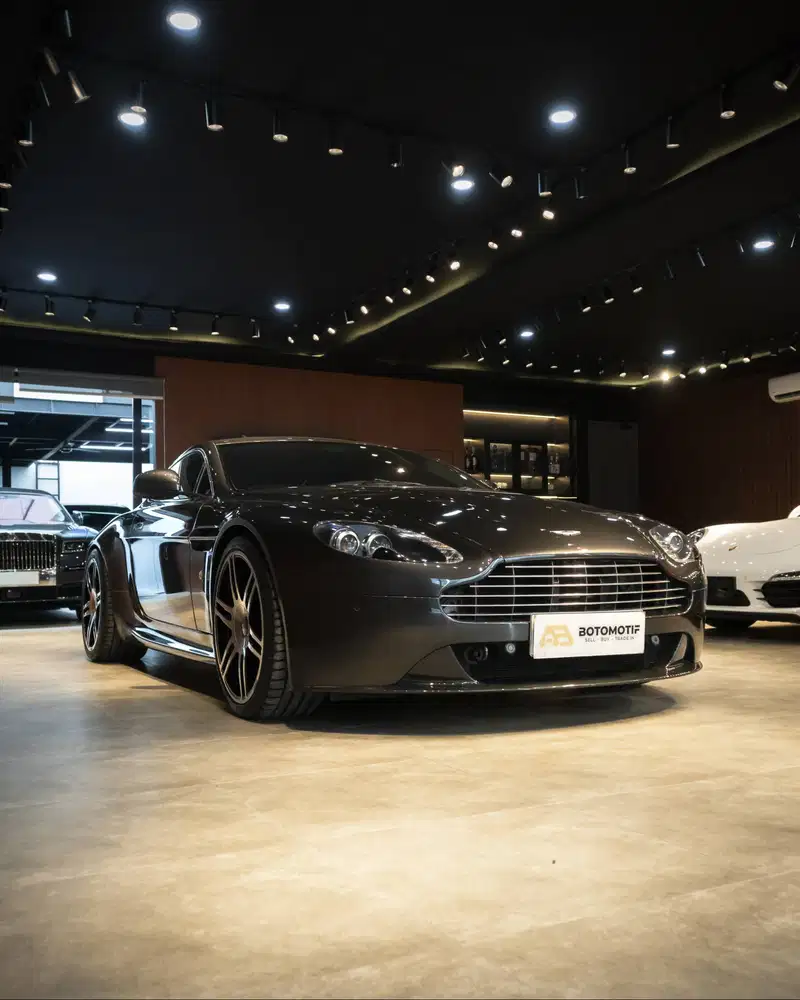 Aston Martin V8 Vantage Coupe 2010