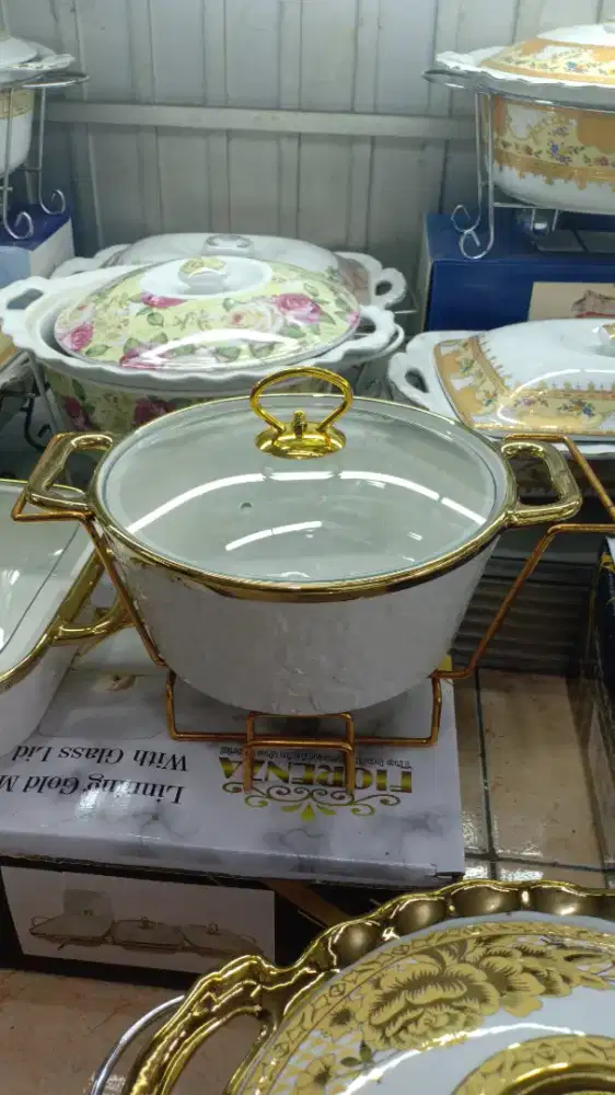 Menjual perlengkapan dapur atau pajangan keramik pot tanam guci bunga