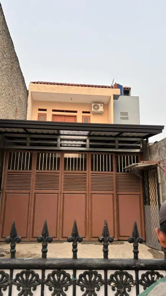 Pemasangan kanopi minimalis