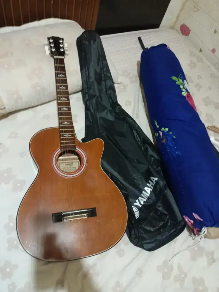 Gitar custom Yamaha G225