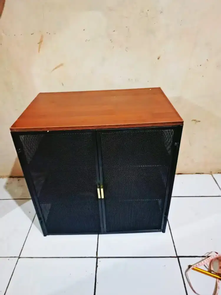 Lemari minimalis serbaguna