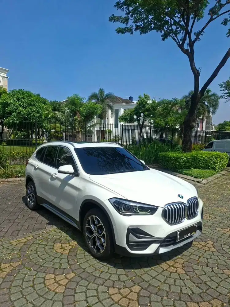 BMW X1 1.5 sDrive18i Xline 2022 nik 21 Putih Panoramic
