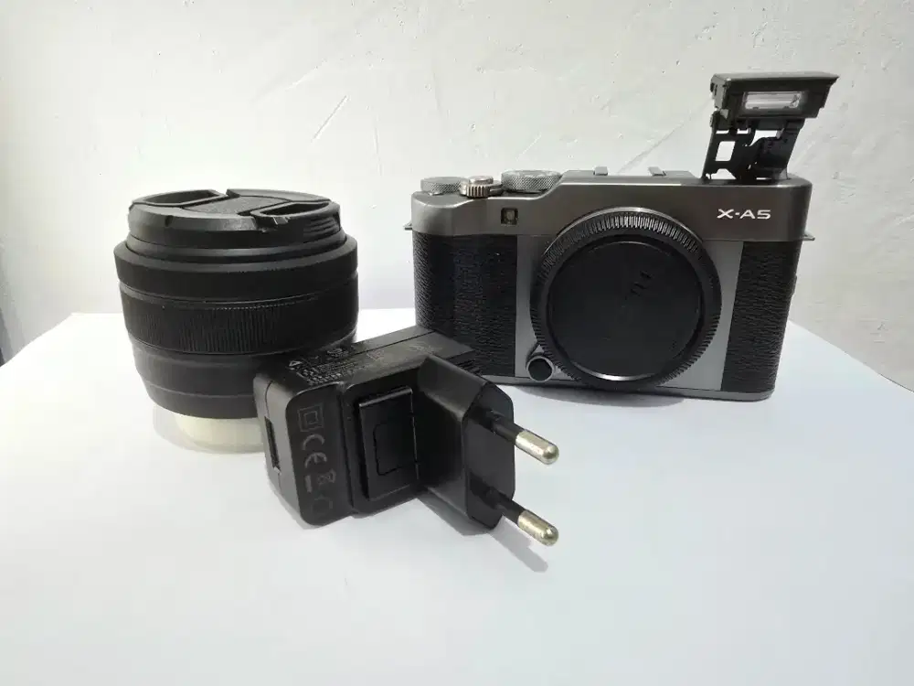 DIJUAL CEPAT] Fujifilm X-A5 Kit 15-45mm Mulus - Flash Pop-up Normal