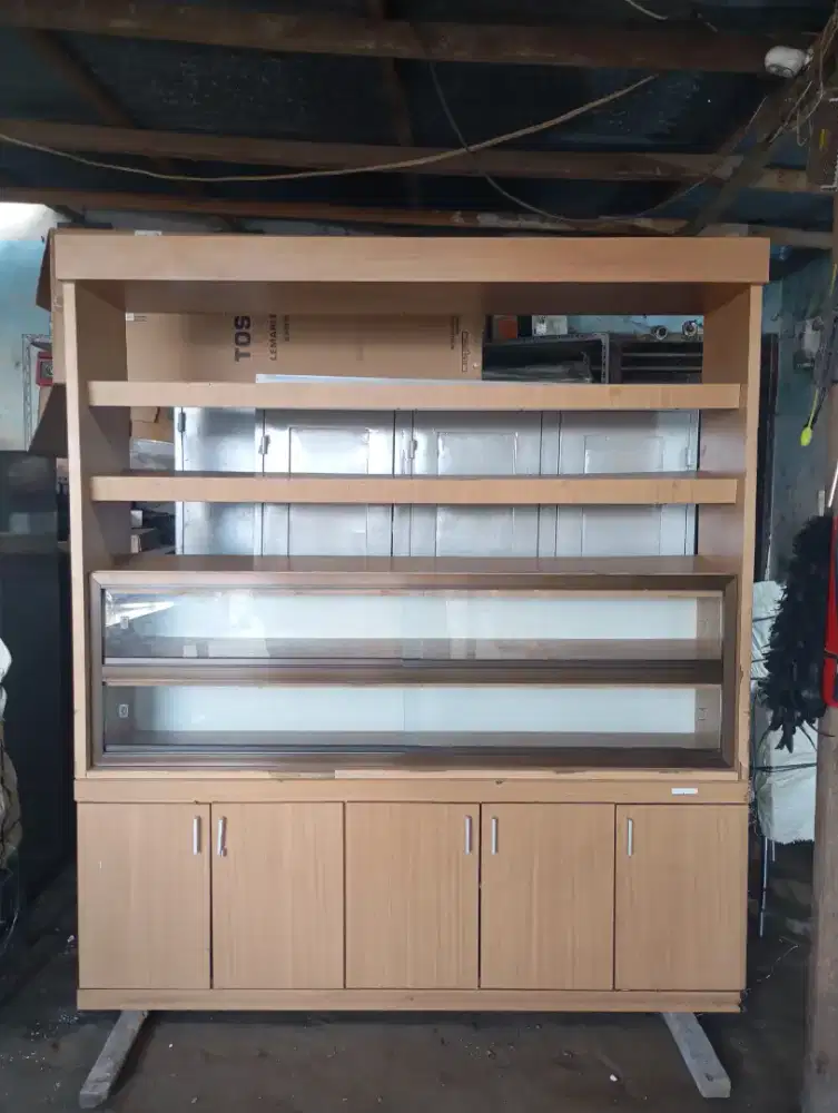 Rak display pajangan toko
