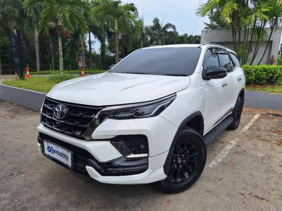 LOW DP Toyota Fortuner 2.8 4x2 GR Sport DSL Solar-AT 2023 7CB