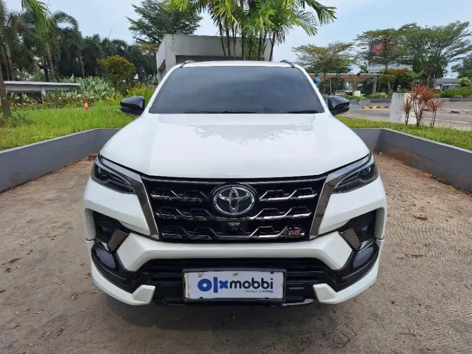 LOW DP Toyota Fortuner 2.8 4x2 GR Sport DSL Solar-AT 2023 7CB