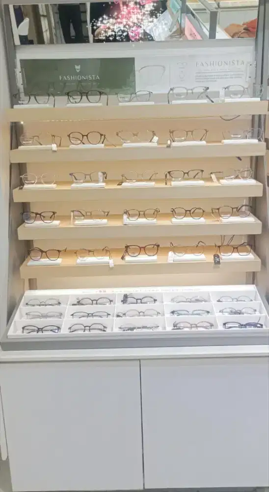 Optik Rak kacamata mall surabaya