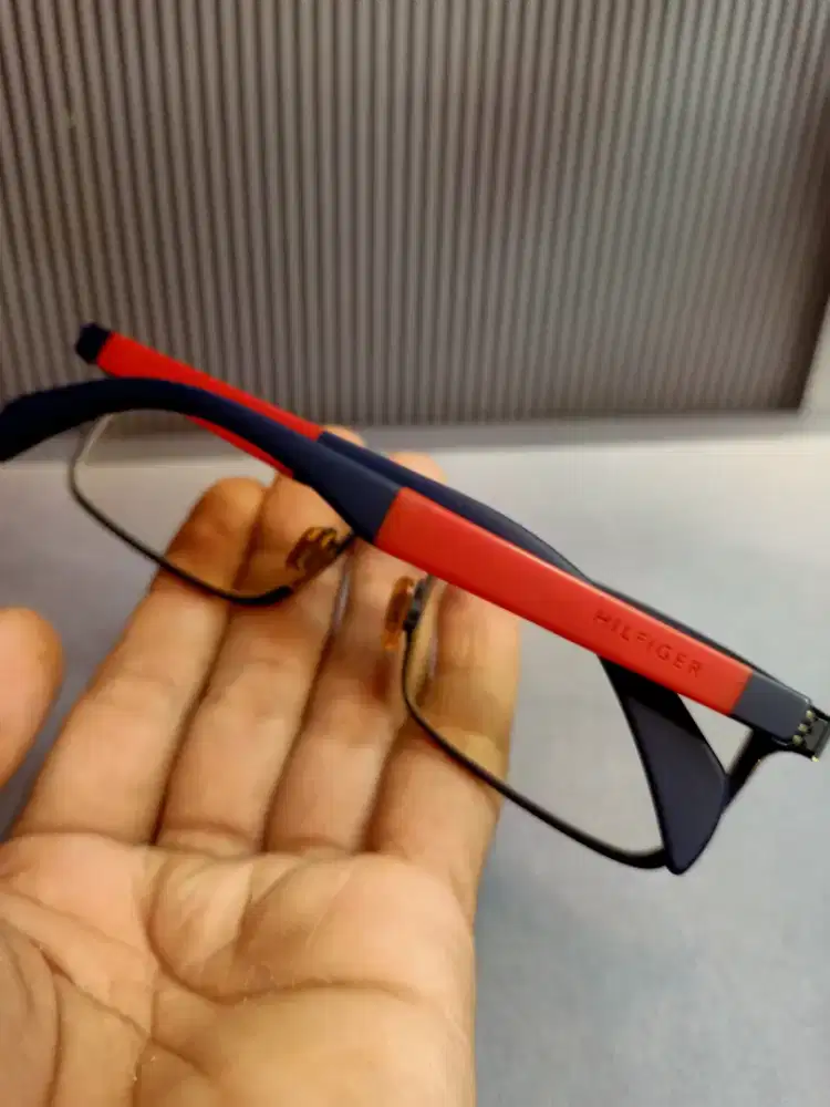 Frame kacamata Tommy Hilfiger