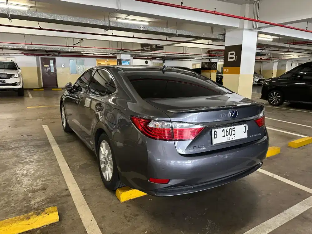 Lexus ES300h Hybrid AT 2014