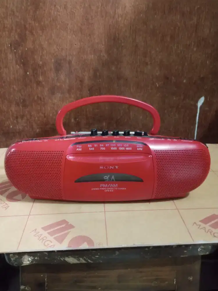 Radio casette merek Sony CFS -E2  FM/AM