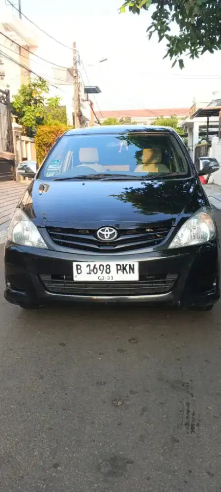 Kijang innova 2.0E matic 2011