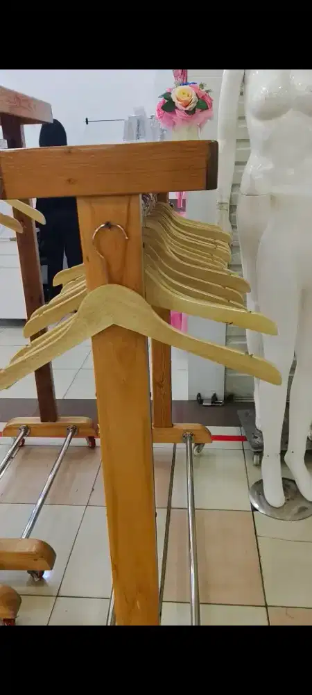 Jual gantungan baju kayu