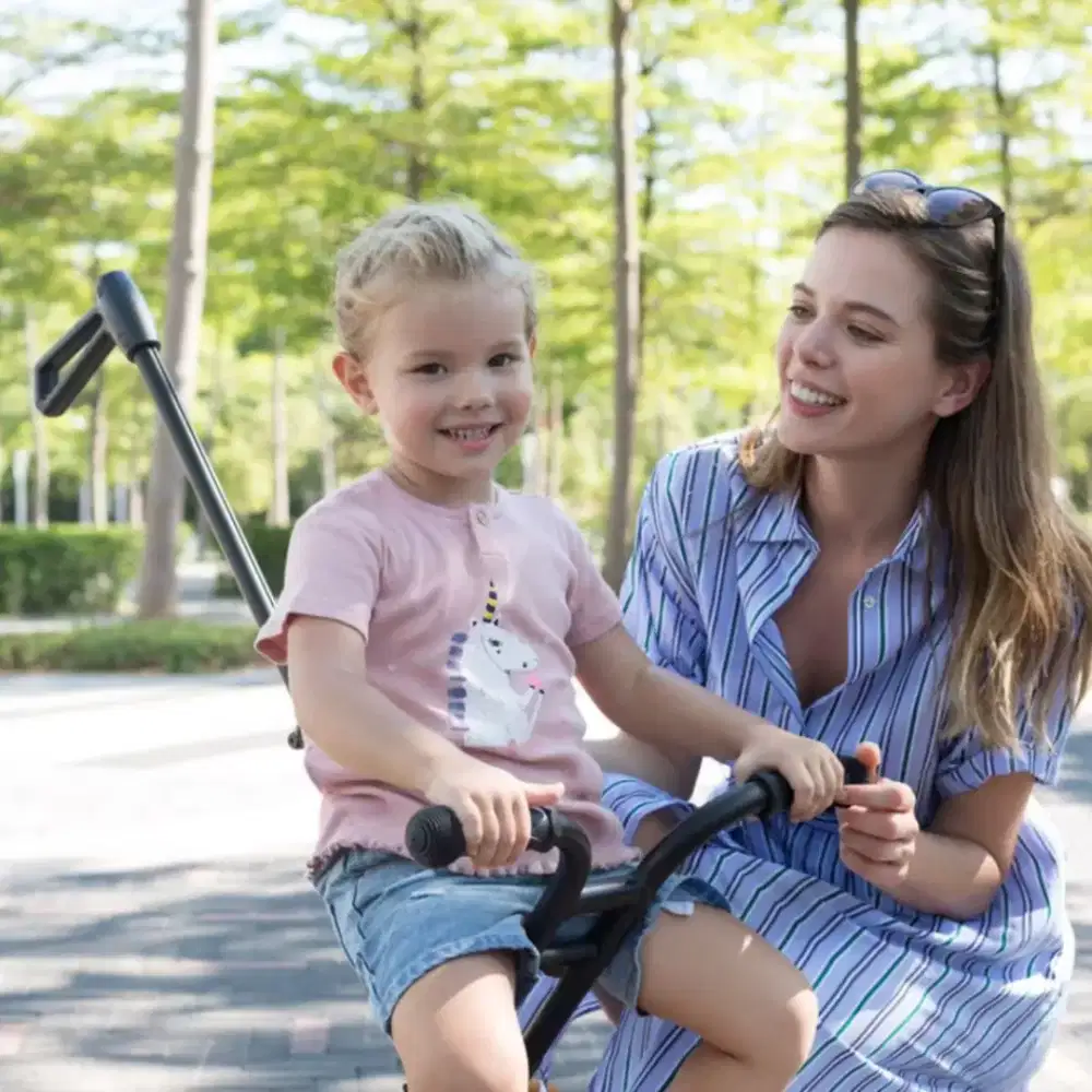 Mikro trike. Stroller ekonomis , tidak berat