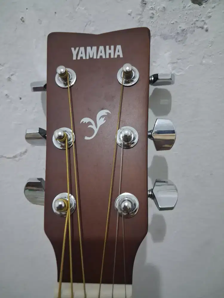 Gitar Akustik Yamaha