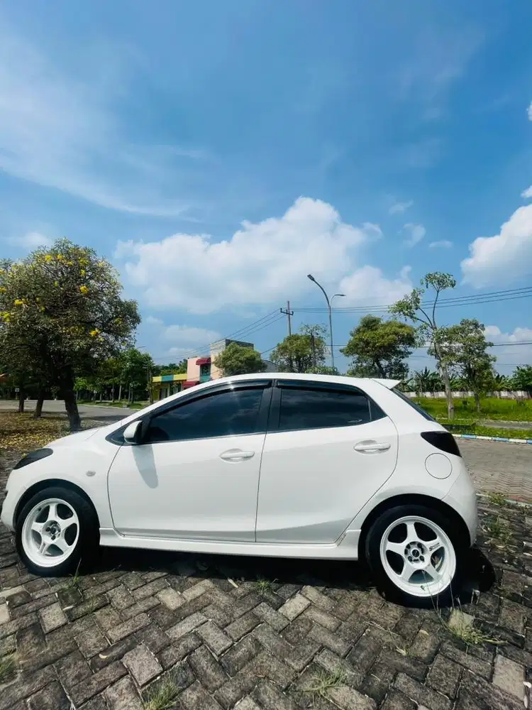 Mazda 2 pemakaian pribadi