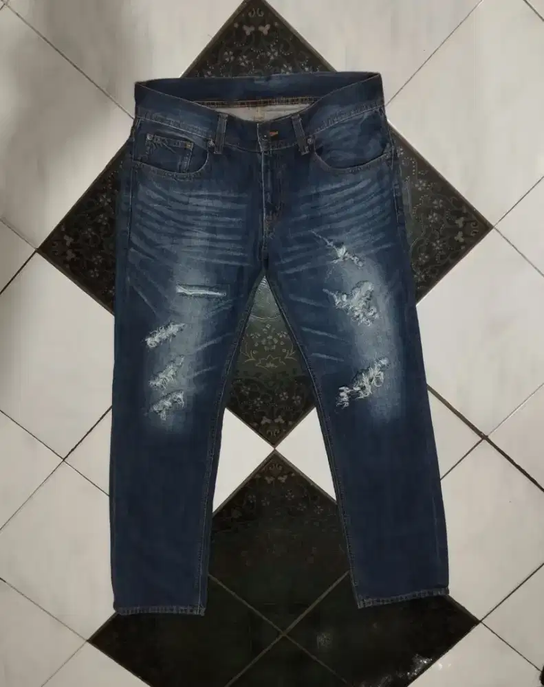 Jeans ripped casual Shoes Avail no 34