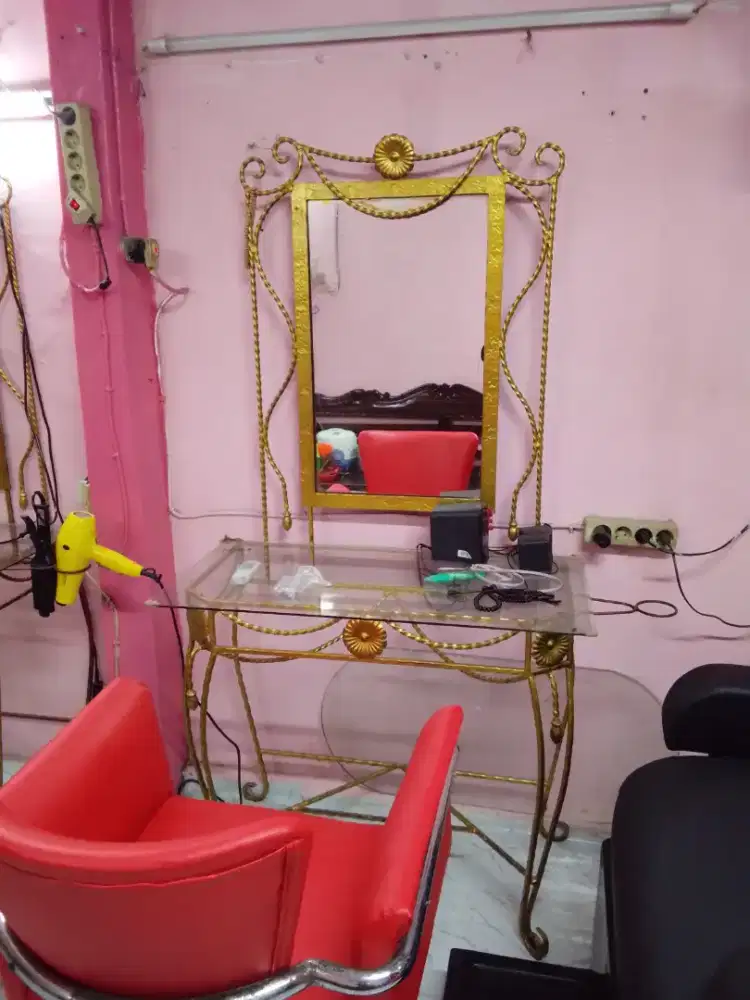 Dijual cepat 2 Kaca salon mewah