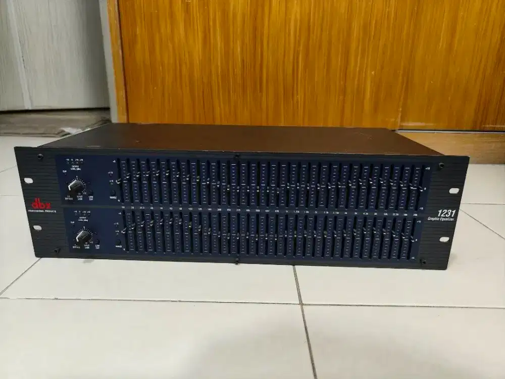 DBX 1231 2 channel 31-Band eq graphic audio equalizer