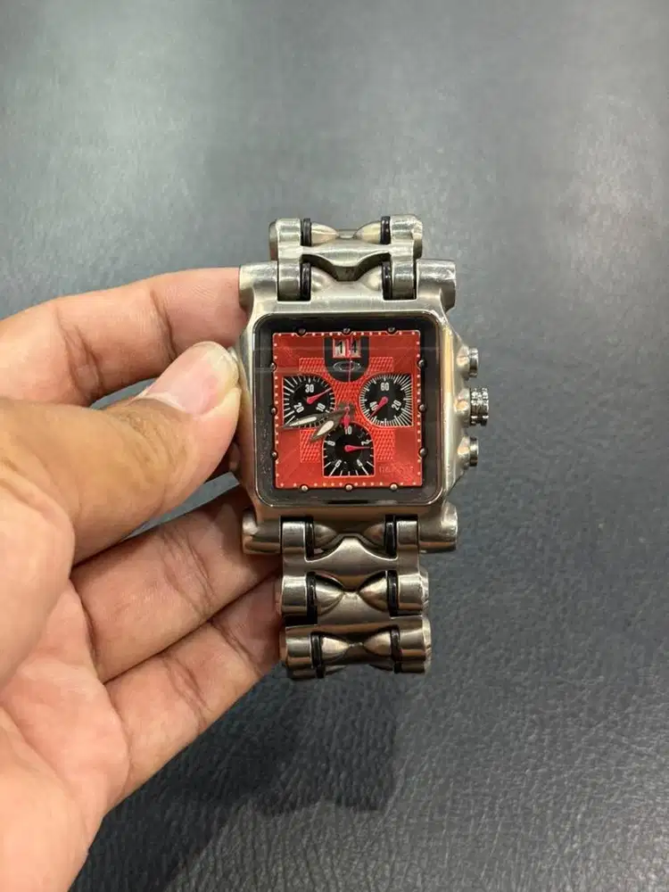 Jam Oakley Minute Machine