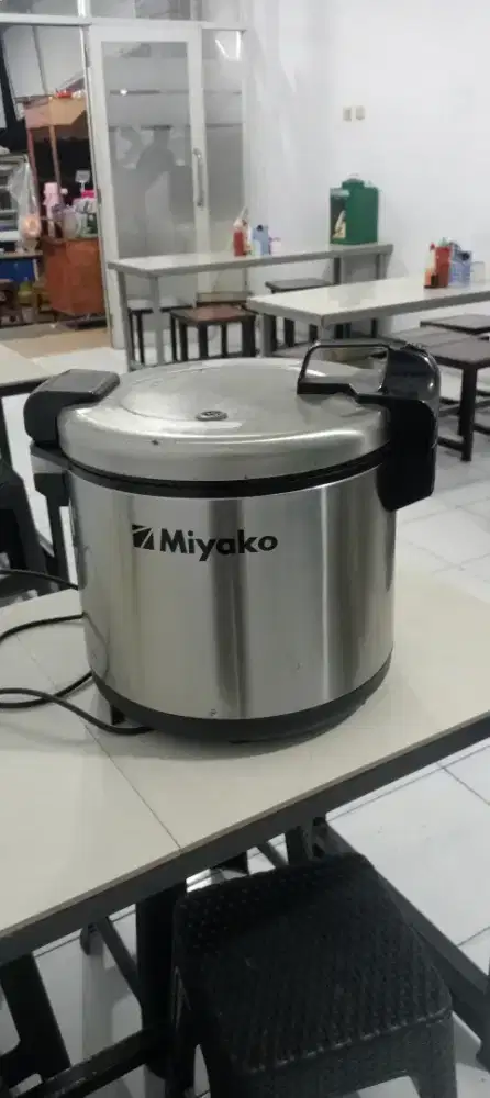 Rice cooker MIYAKO ukuran 6 Liter