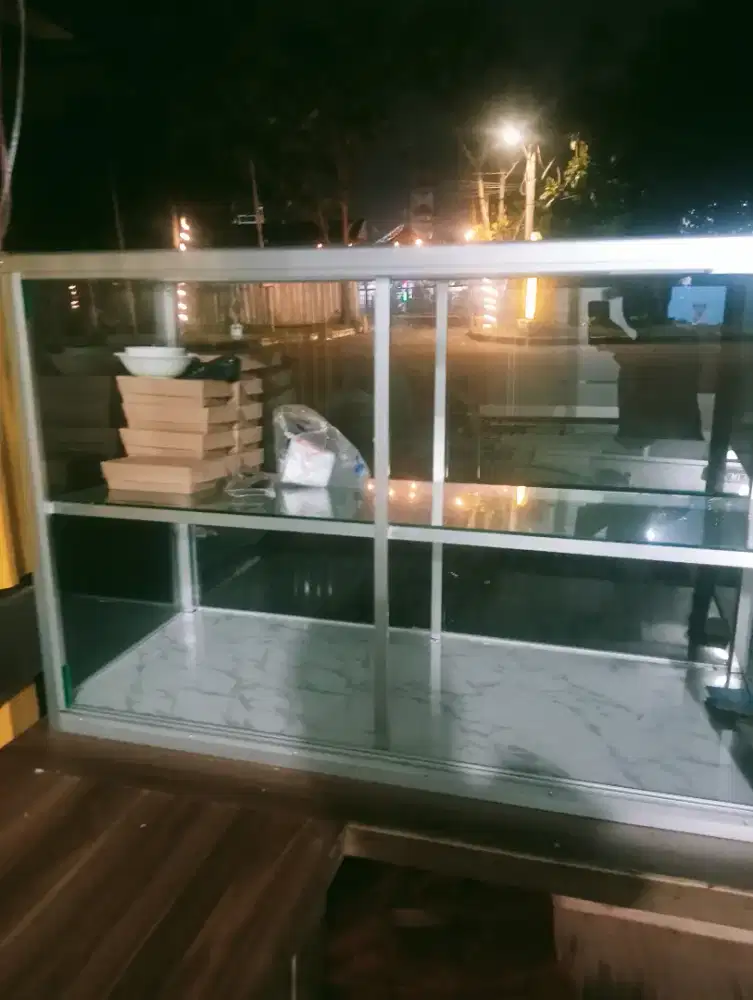 Di jual Etalase kaca serbaguna