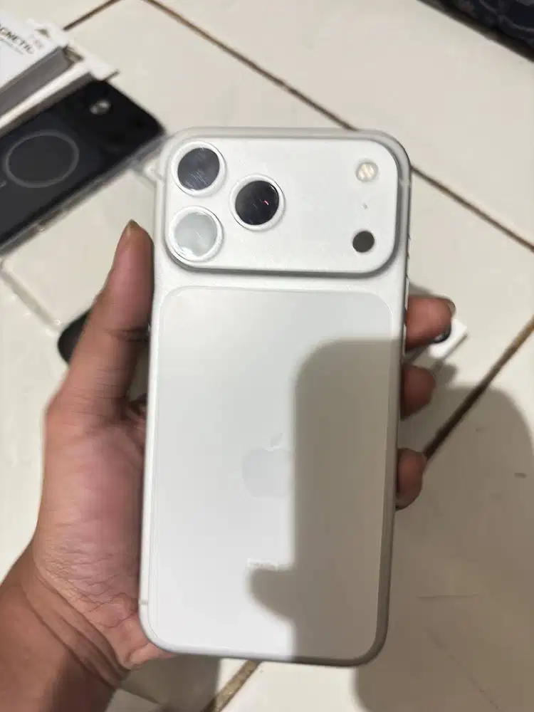 iPhone 17 Pro Max 256 GB Silver TT dibawahnya boleh