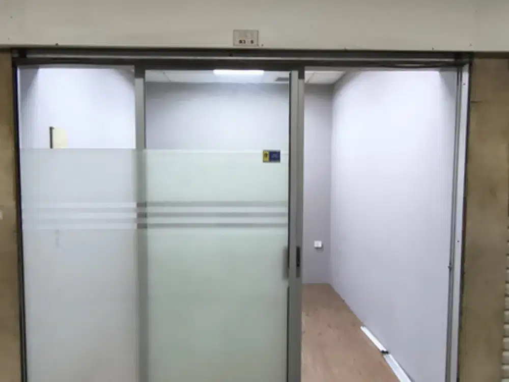 Di sewakan cepat kios di mega Glodok Kemayoran lantai 1 Deket ATM BCA
