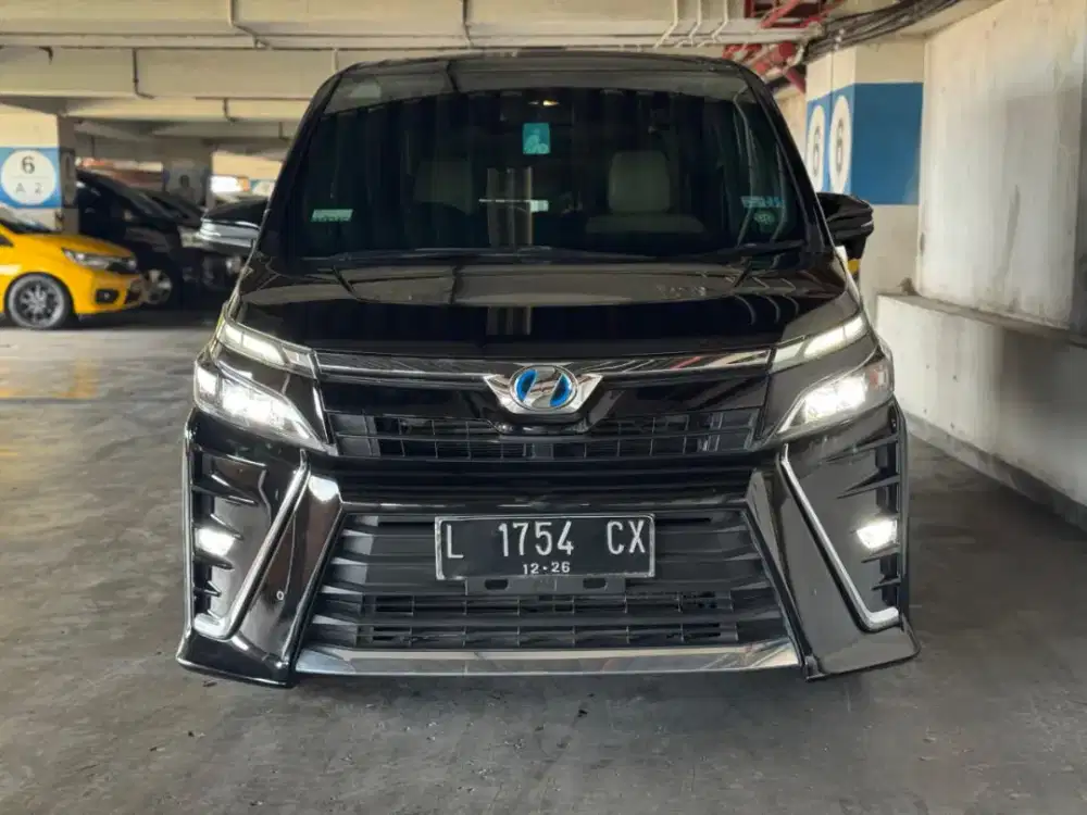 TOYOTA VOXY  2.0 AT  2017