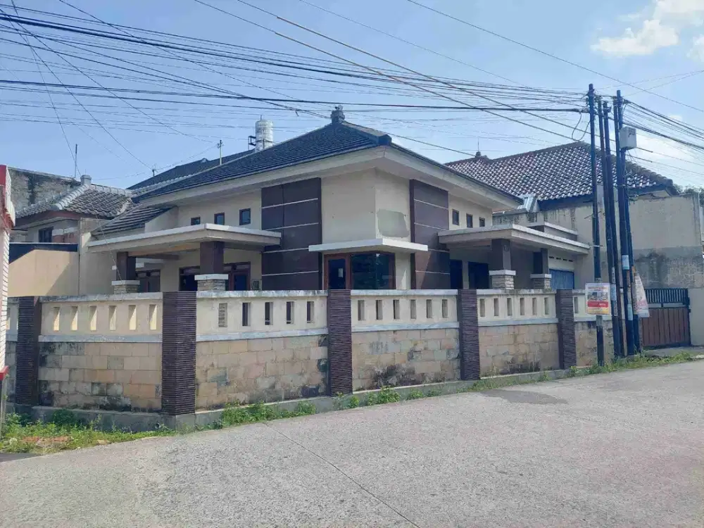 Rumah Strategis Hook Tepi Jalan Ramai Cocok Kantor Ataupun Tempat Tinggal