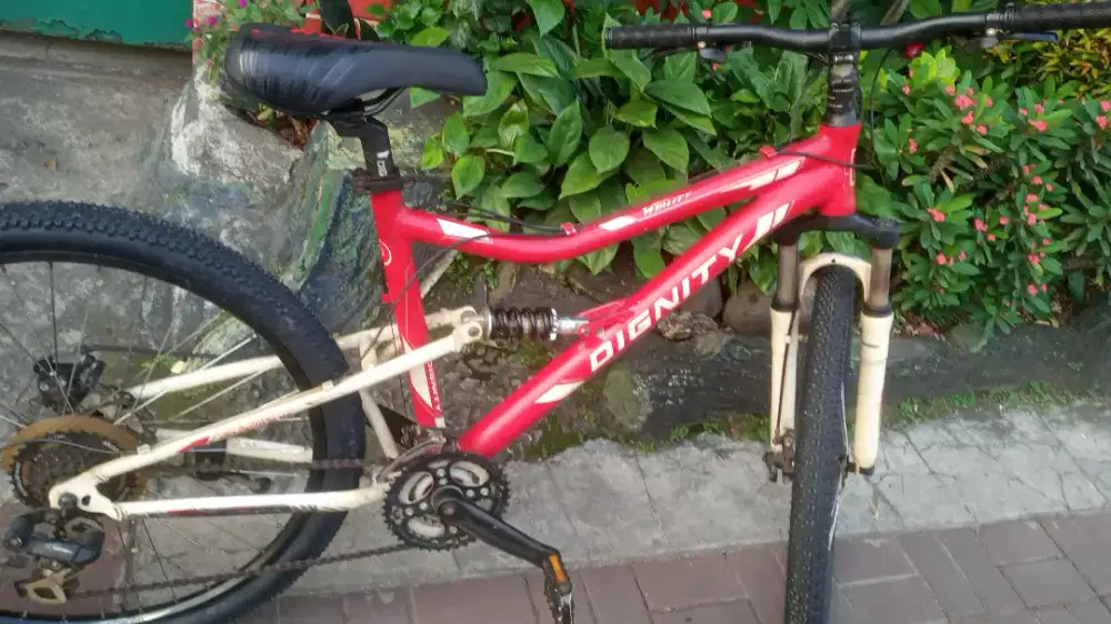 Sepeda gunung merk dignity ukuran 26in 7 speed