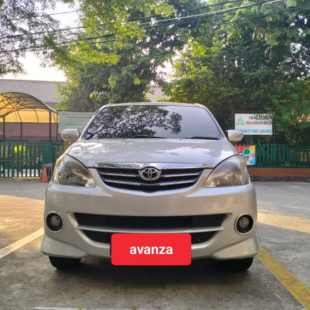 Di jual.avanza tipe S tranmisi AT.pemakean pribadi.barabg rawatan.