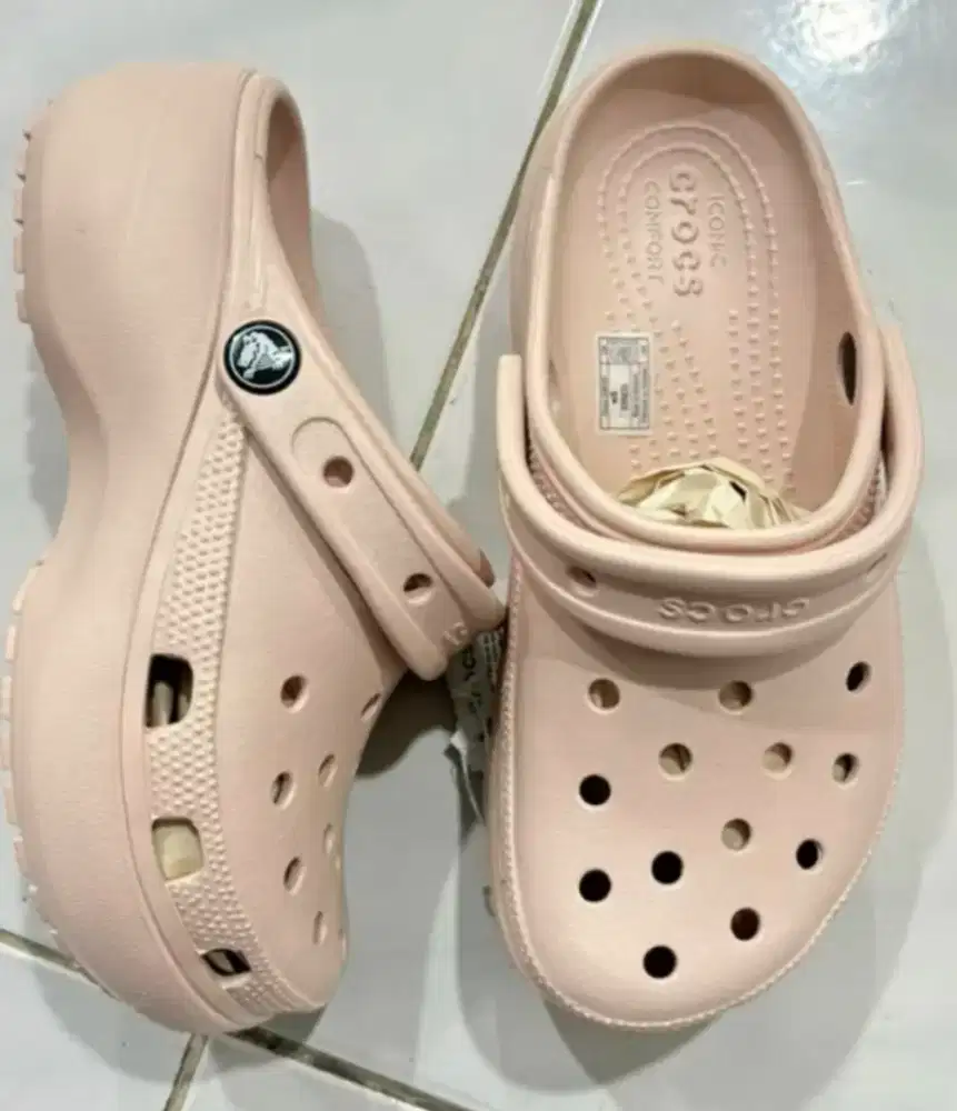 Crocs clog warna pink soft W8 insole 22 cm