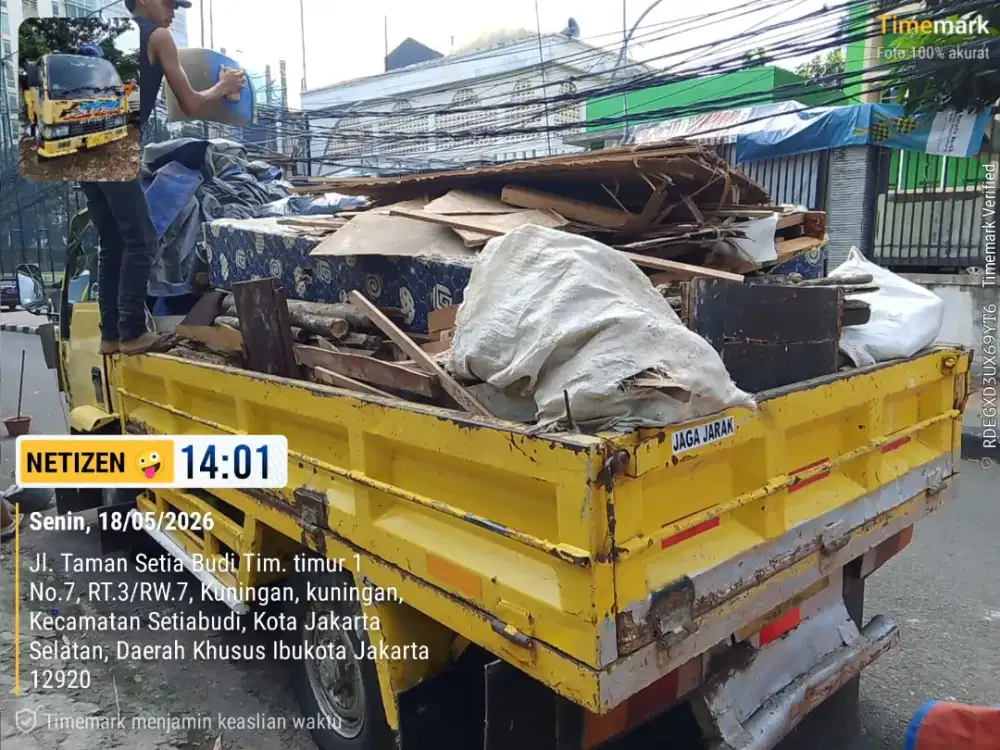 Jasa angkutan puing dan buang sampah